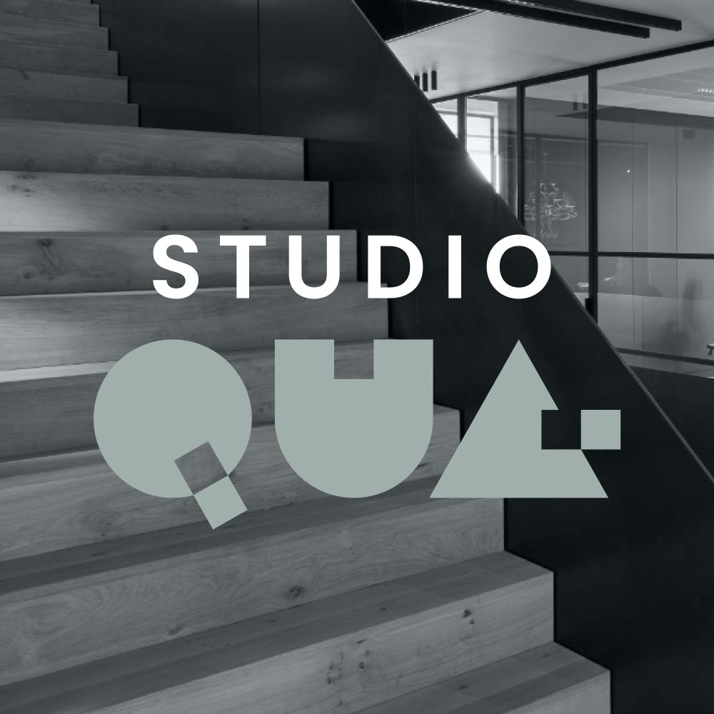 Studio Qua logo op achtergrond